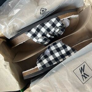 White Mountain Black and White Checkered Sandals